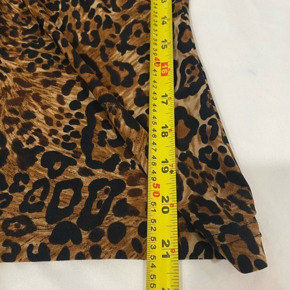 Tradition women 3/4 sleeves leopard print V neckline soft lightweight blouse 10 - Picture 8 of 9
